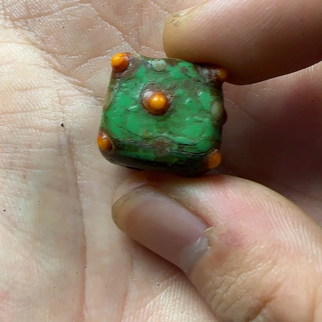 苏***少和田玉未镶嵌颈饰