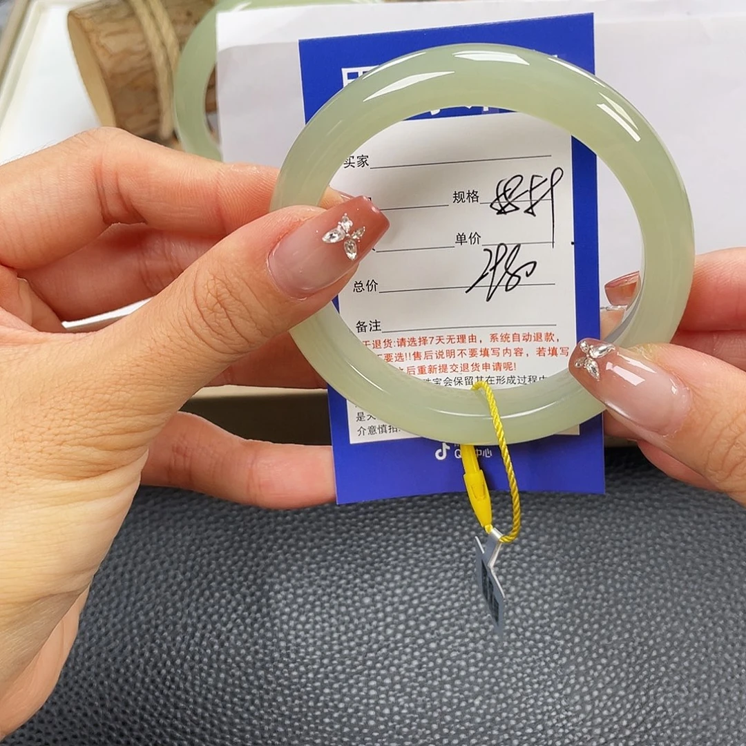 和田玉未镶嵌手镯