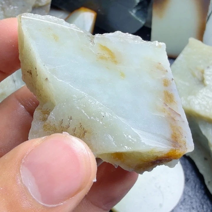 和田玉（糖玉）未镶嵌珠宝奇石
