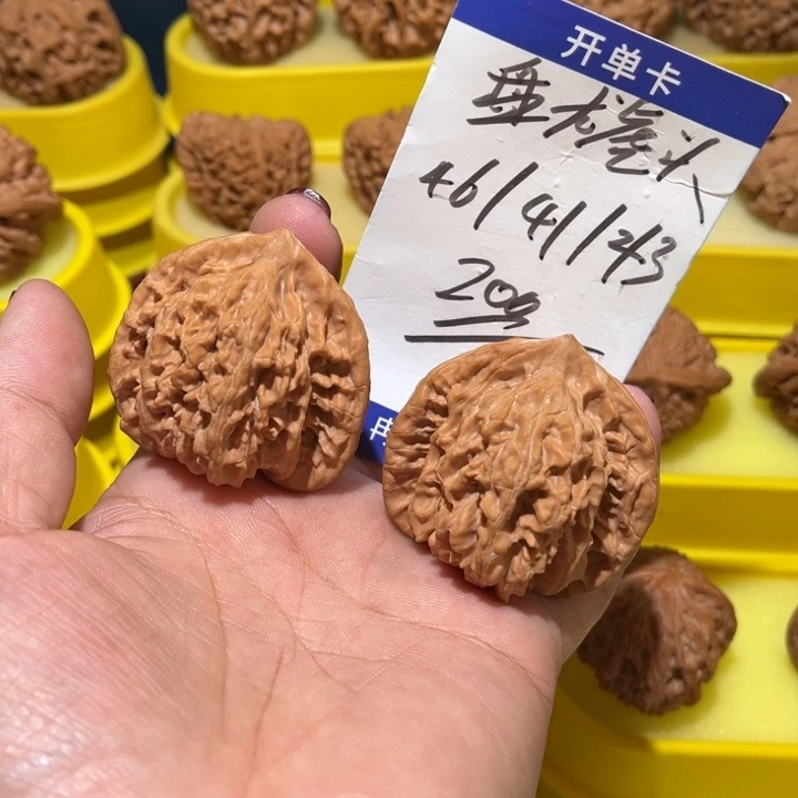 桃核吊坠盘龙虎头全品