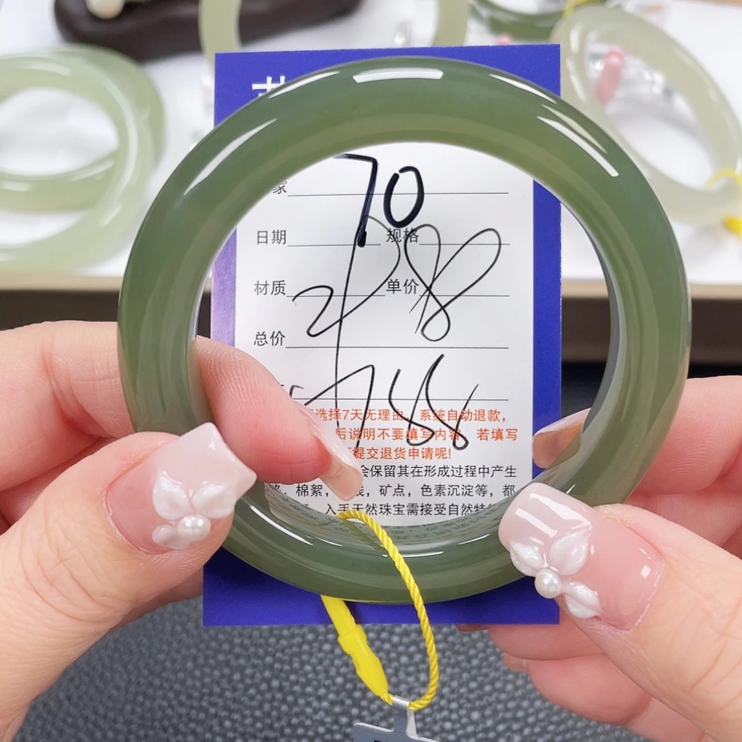 和田玉未镶嵌手镯