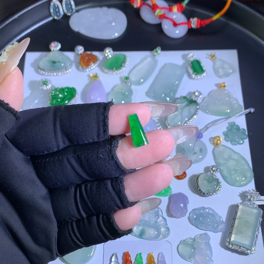 翡翠未镶嵌吊坠(不含链)冰绿柱