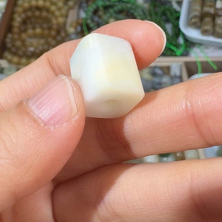 赵***龙和田玉未镶嵌颈饰