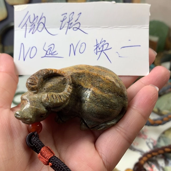 透闪石质玉未镶嵌把件