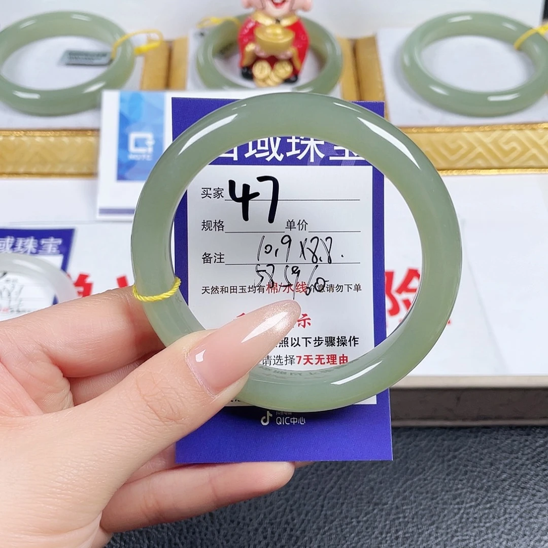 和田玉未镶嵌手镯