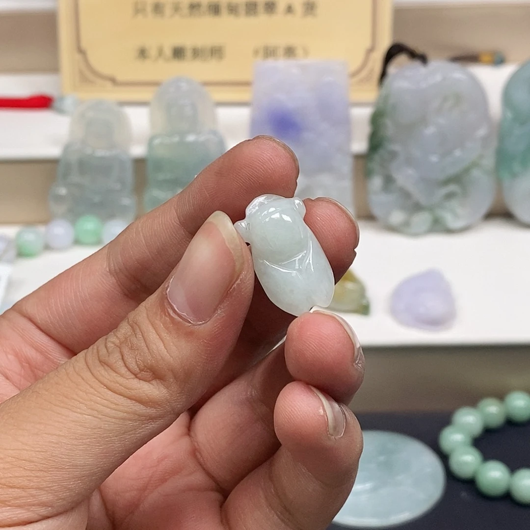翡翠未镶嵌颈饰尤*_翡翠