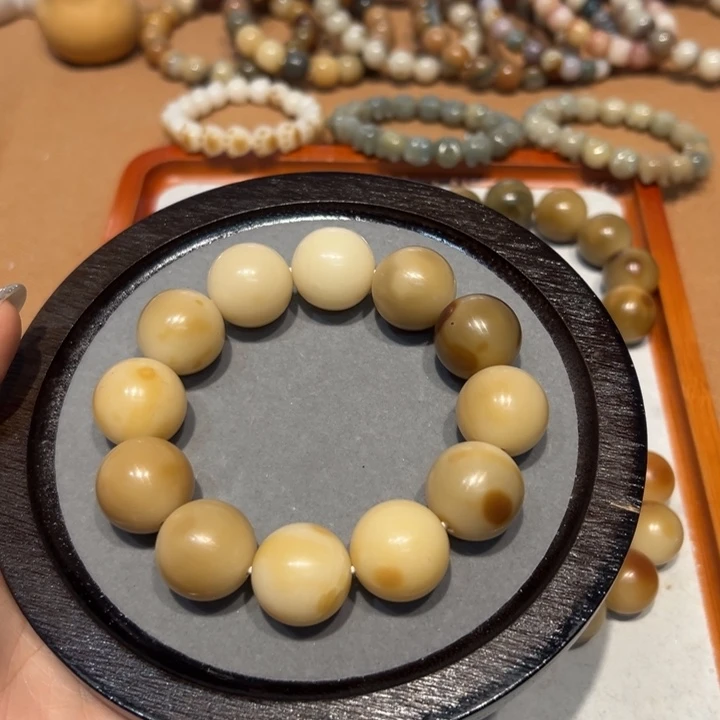 吊坠菩提根/象牙果大卡圆珠，大瑕，20