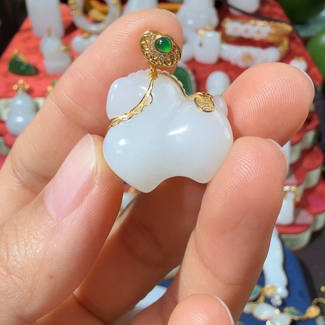 和田玉18K金镶嵌颈饰