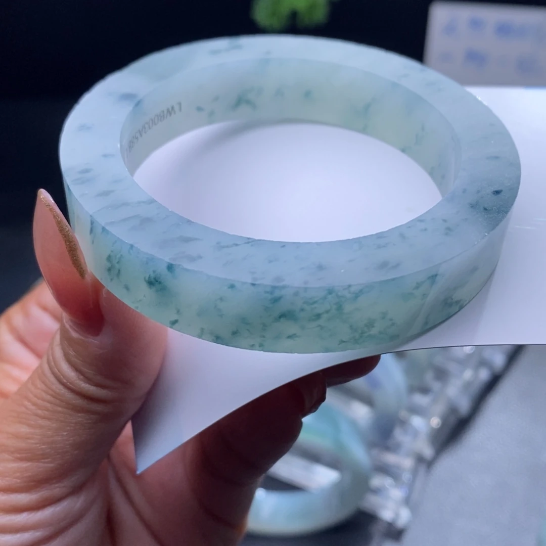 定制翡翠未镶嵌翡翠手镯