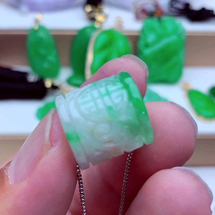 翡翠未镶嵌吊坠(不含链)