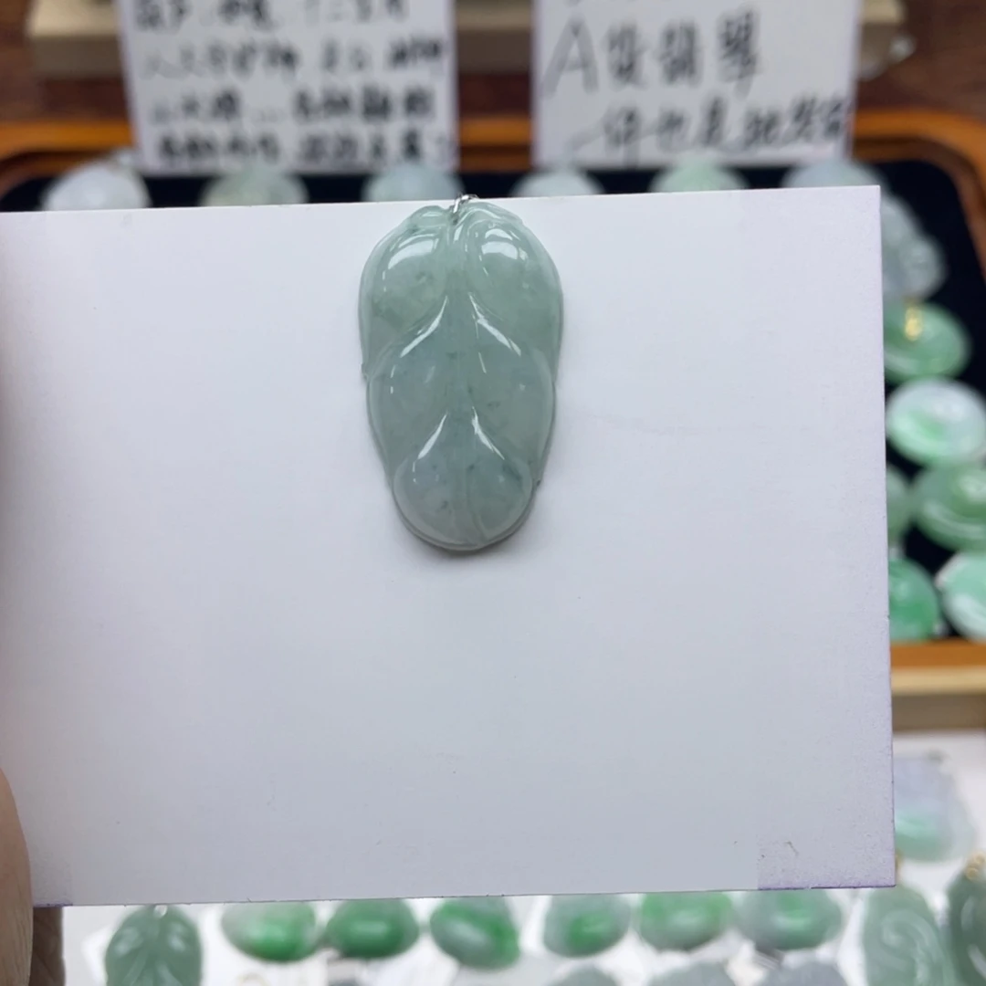 翡翠颈饰未镶嵌叶子