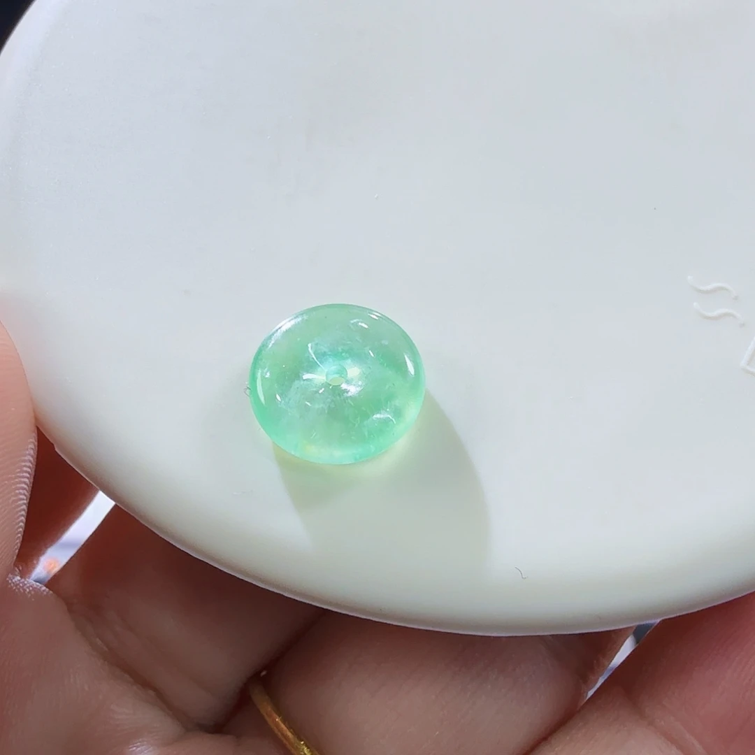 翡翠未镶嵌颈饰裸石