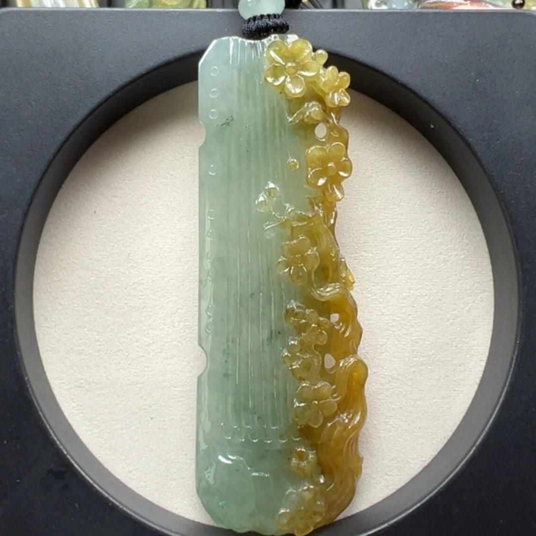 翡翠未镶嵌颈饰古琴