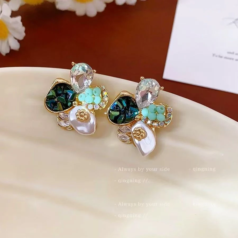 铜合金耳饰 轻奢花朵~轻奢重工花瓣耳钉女复古小众独特精致 W050