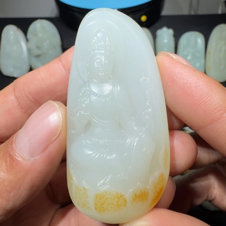 颈饰未镶嵌和田玉丁*