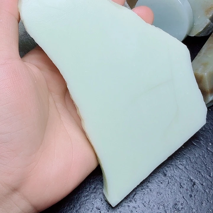 阙***生未镶嵌和田玉（糖玉）珠宝奇石