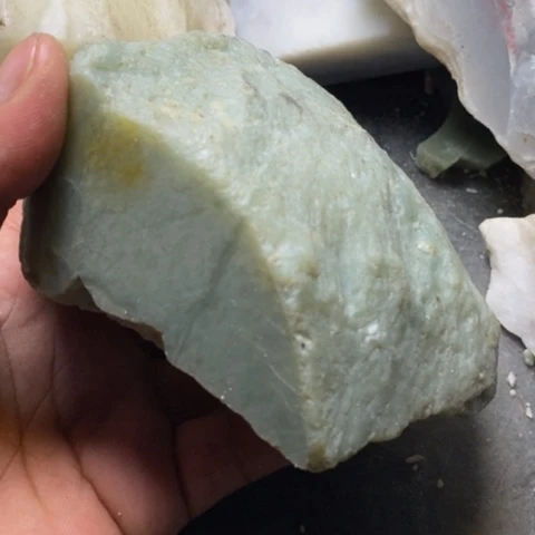 透闪石质玉未镶嵌挂件
