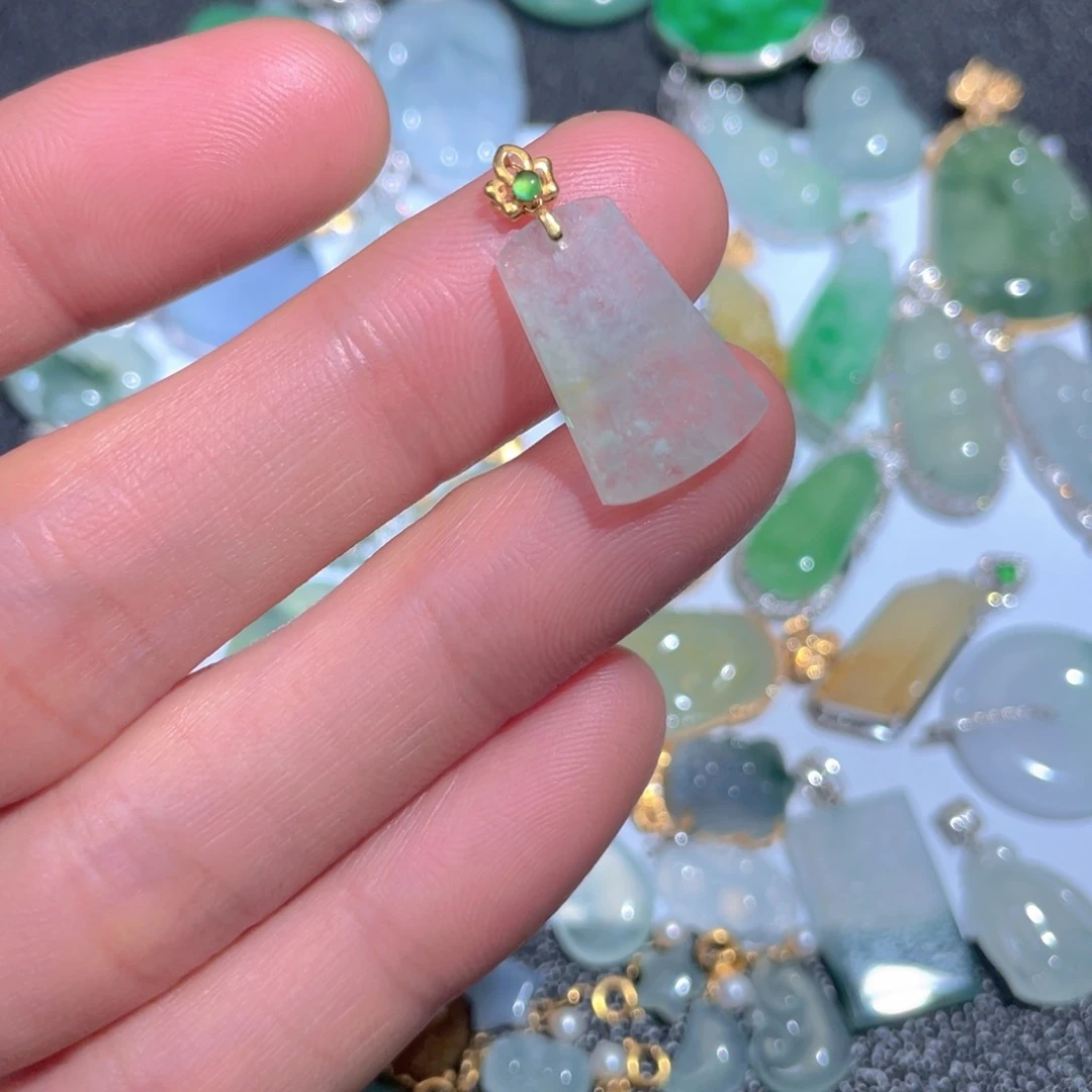 翡翠颈饰18K金镶嵌翡翠