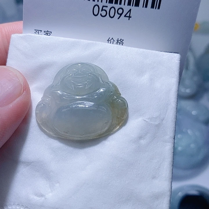 翡翠未镶嵌颈饰是