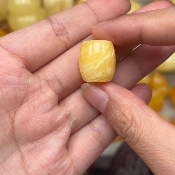 蜜蜡未镶嵌颈饰蜜蜡