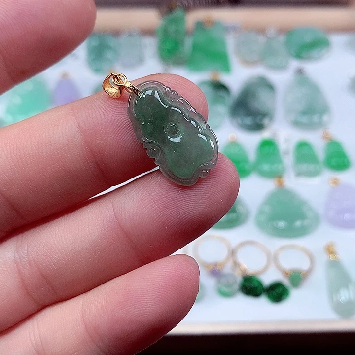 翡翠未镶嵌颈饰吊坠
