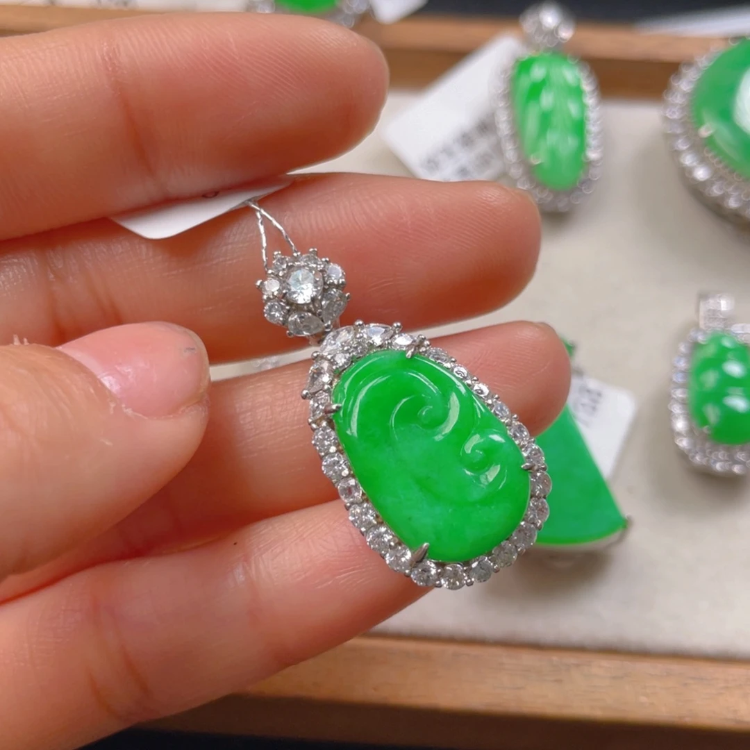 翡翠颈饰银S925镶嵌翡翠