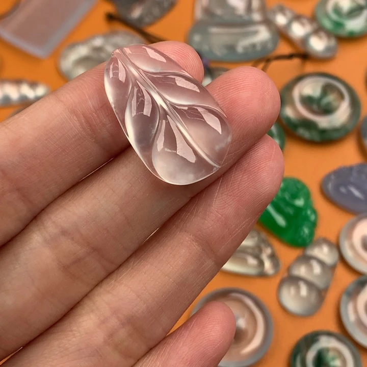 翡翠挂件未镶嵌….