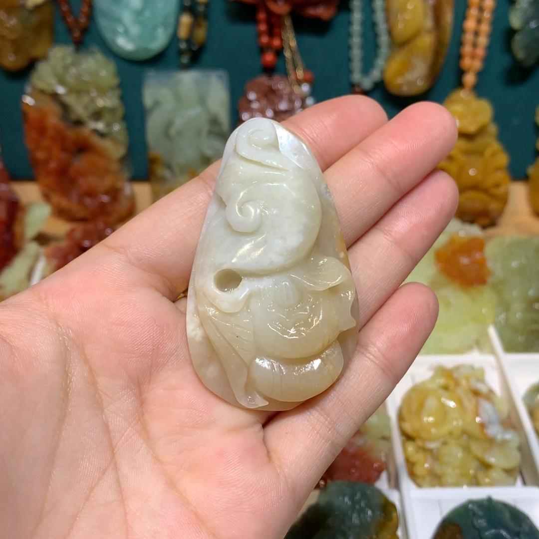 蛇纹石玉未镶嵌颈饰