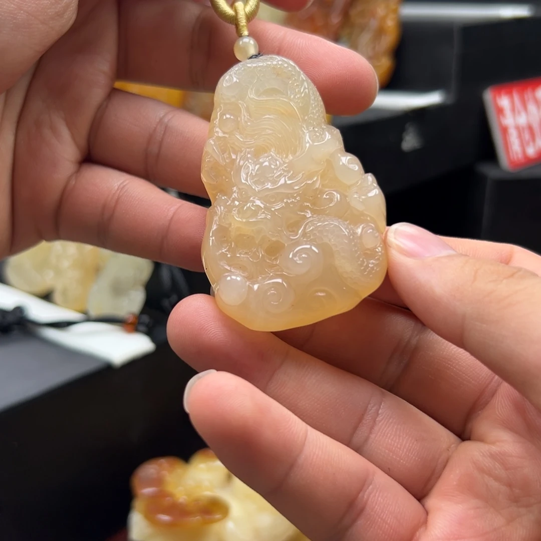未镶嵌石英质玉（黄龙玉）黄龙玉