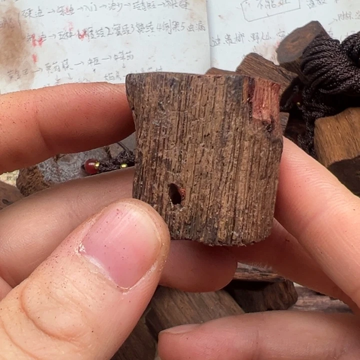 藤类降真香随形吊坠大小不一