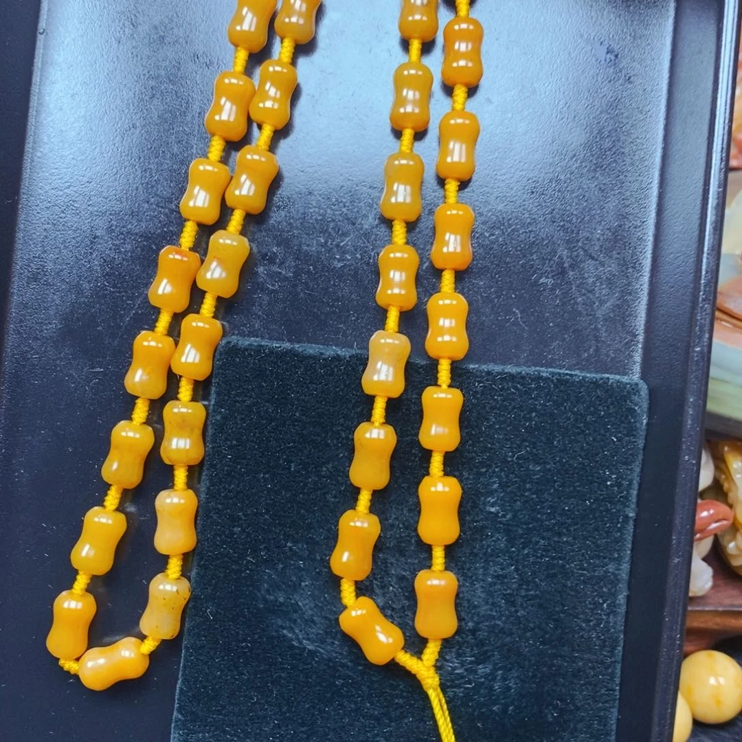 未镶嵌石英质玉（黄龙玉）颈饰