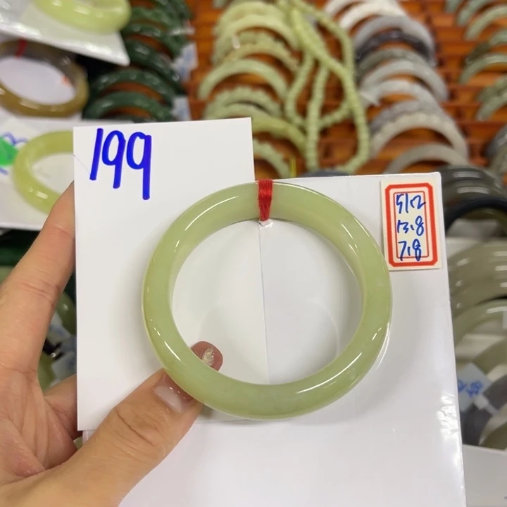 葎***4和田玉未镶嵌手镯