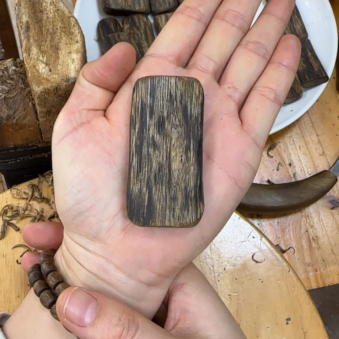 沉香吊坠奇楠沉香素牌吊坠14.3克