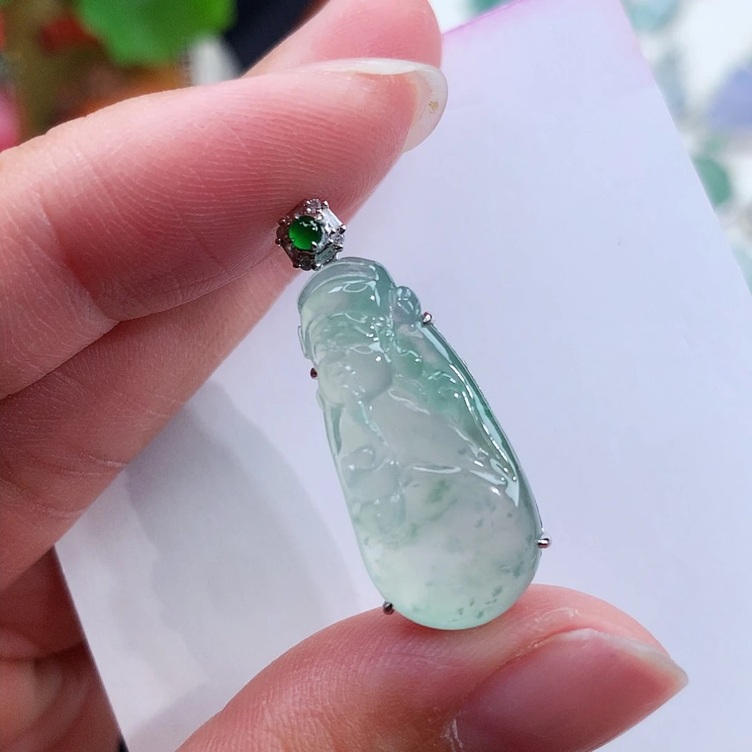 颈饰18K金镶嵌翡翠尺寸31.6×12.4×5.8