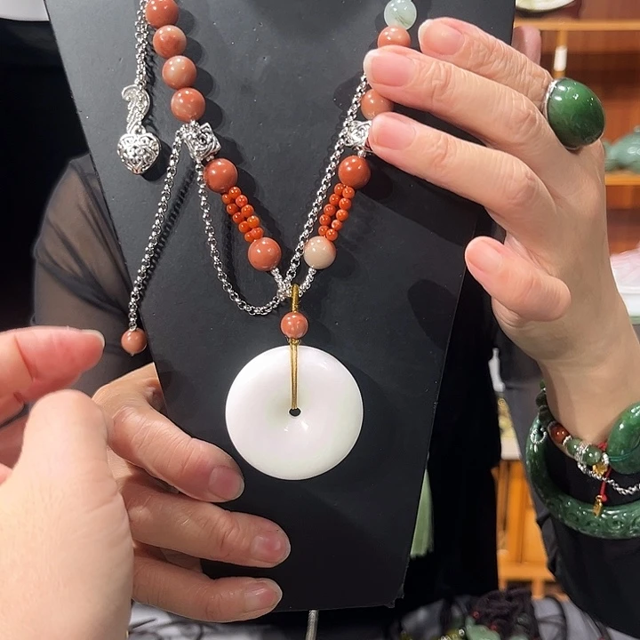 颈饰未镶嵌和田玉