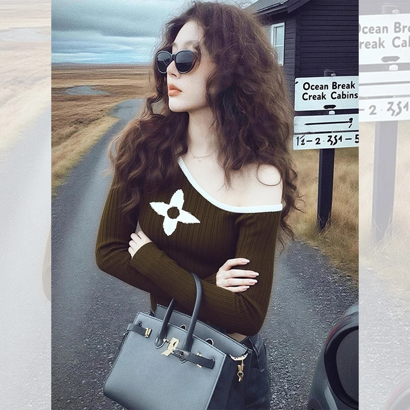 别致独特漂亮咖色提花内搭小衫女韩系秋冬装斜肩长袖t恤露肩上衣