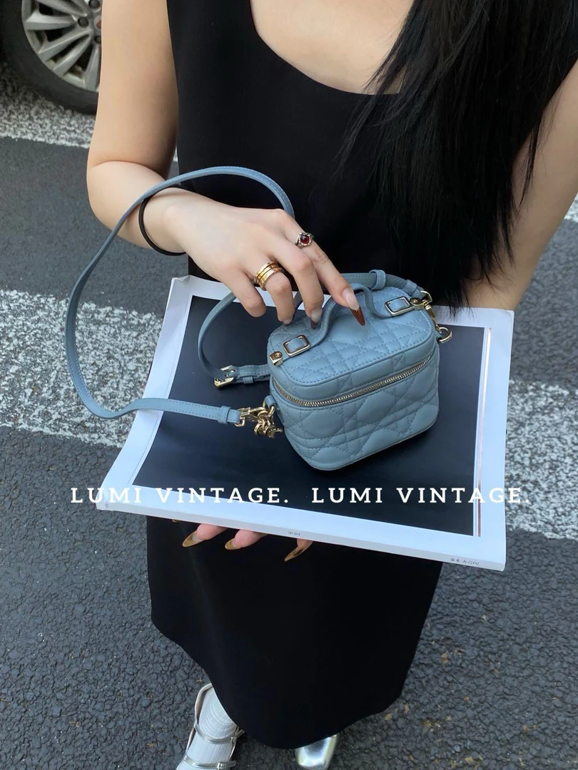 95新 DIOR/迪奥 雾霾蓝羊皮化妆盒子单肩包94768792