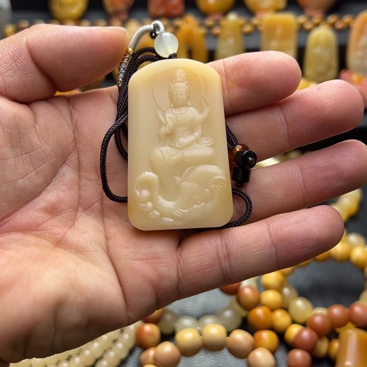 果***果石英质玉未镶嵌吊坠
