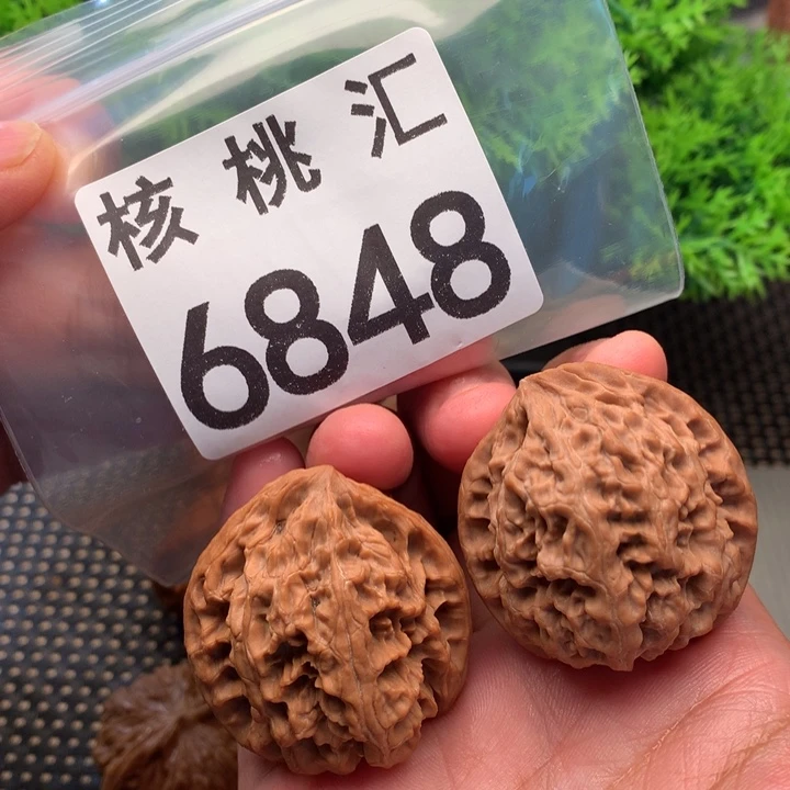文玩核桃吊坠野牛异形37