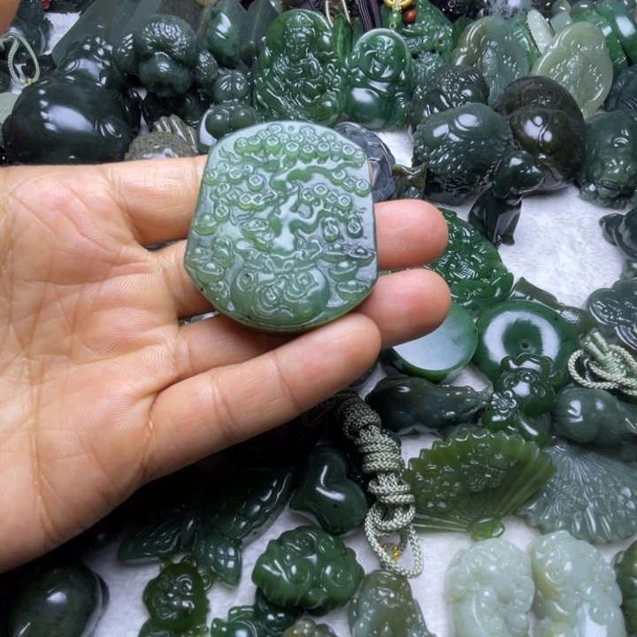 和田玉未镶嵌颈饰