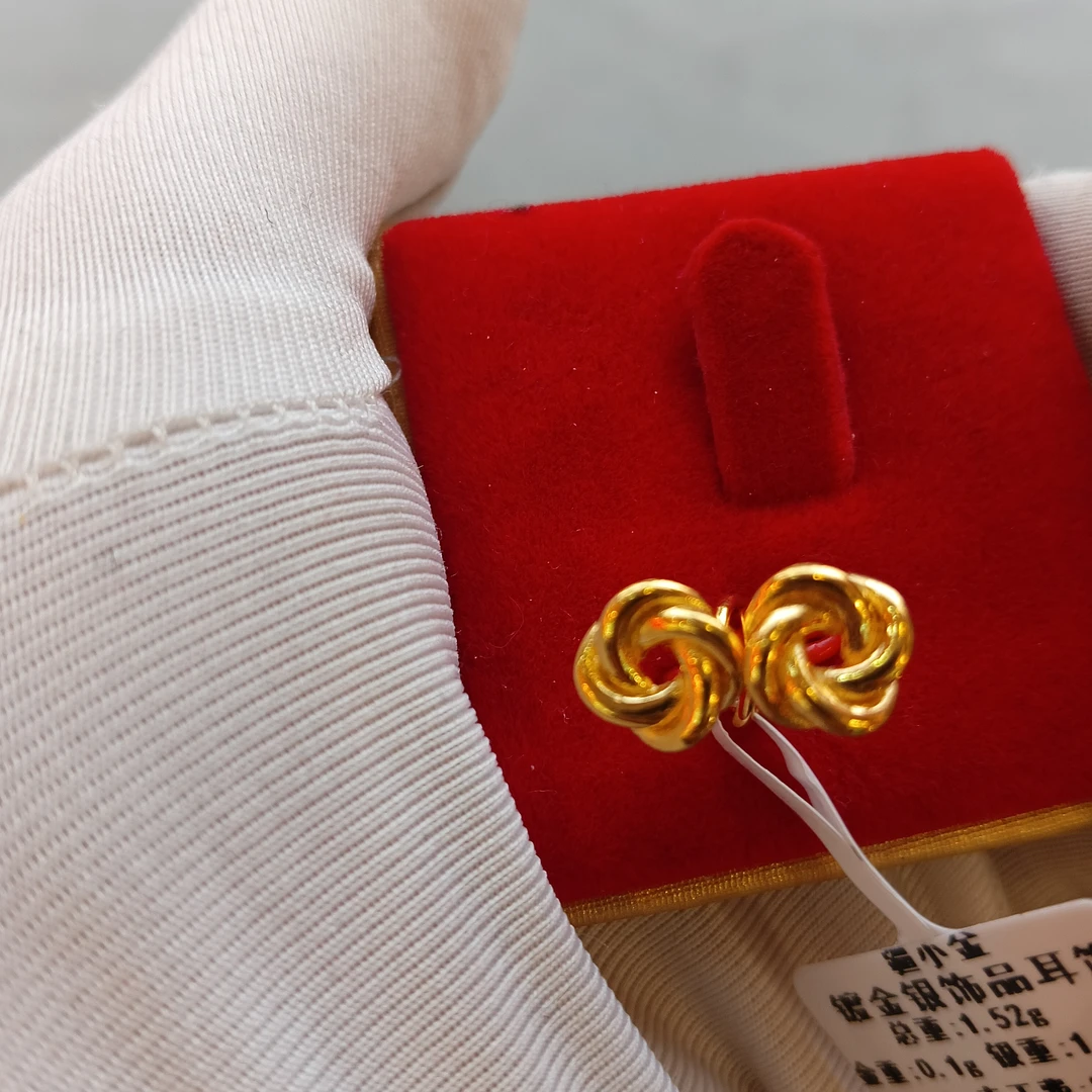 合金耳饰 قاپلىما ئالتۇن ھالقا ئالتۇن 0.10گىرام كۆمۈش 1.42