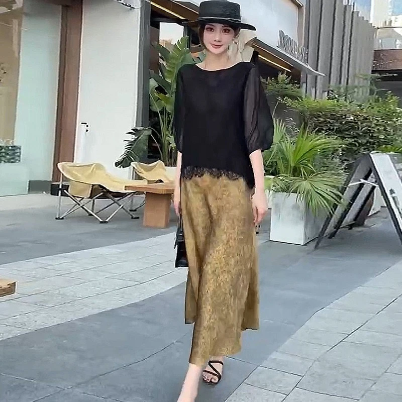 大码网红时尚显瘦气质百搭夏季镂空洋气复古减龄休闲文艺圆领上衣