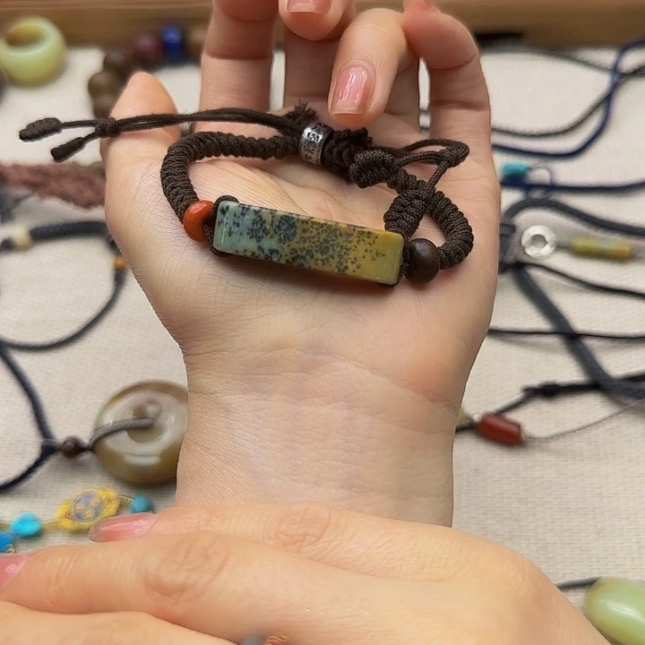 手链未镶嵌和田玉咪**?