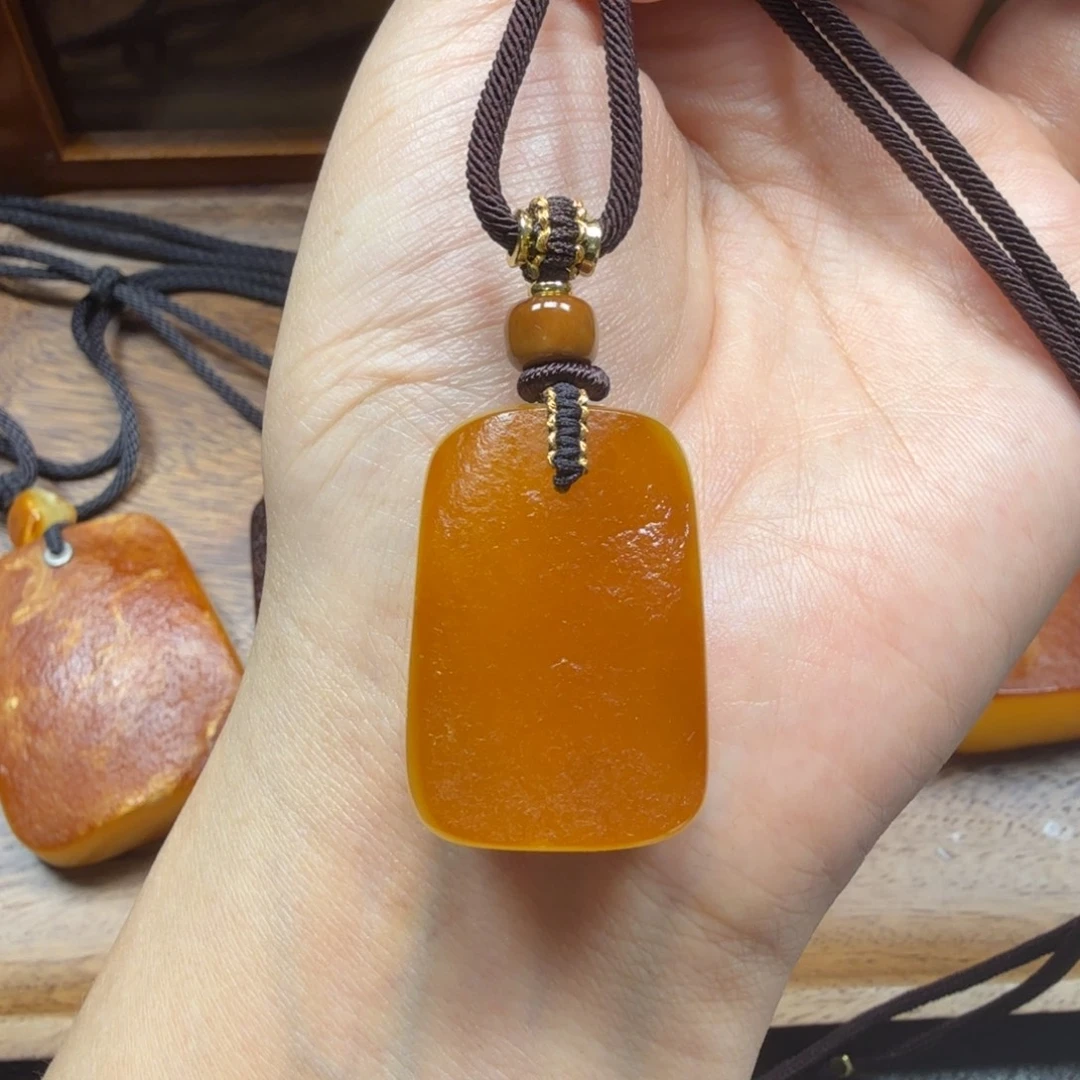 琥珀吊坠(赠链)未镶嵌