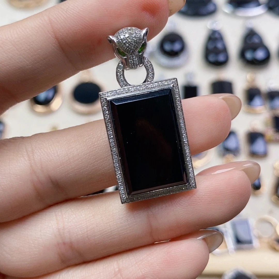 18K金镶嵌定制翡翠墨翠豹头无事牌吊坠