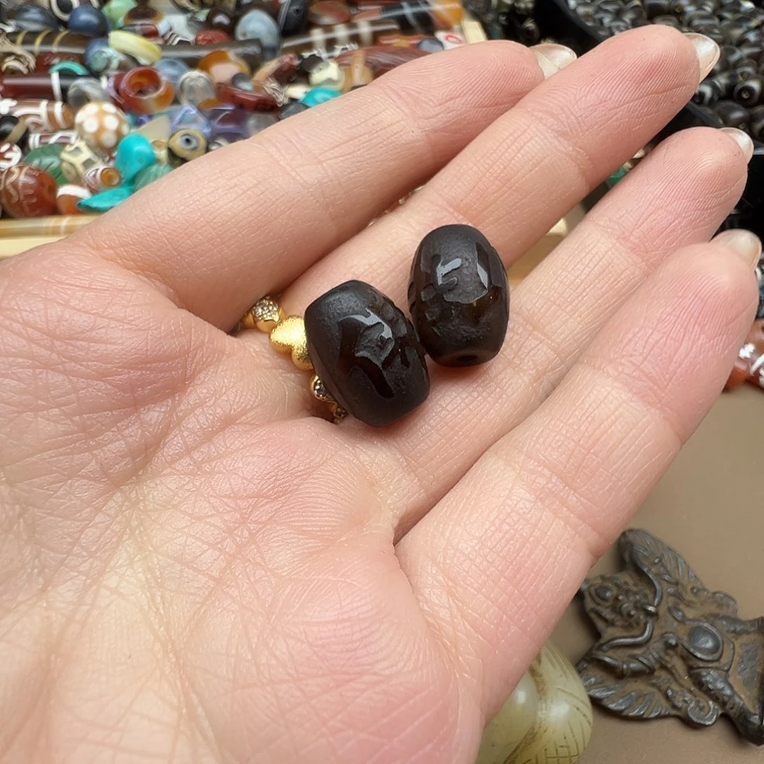 用***8玛瑙/玉髓未镶嵌珠宝半成品