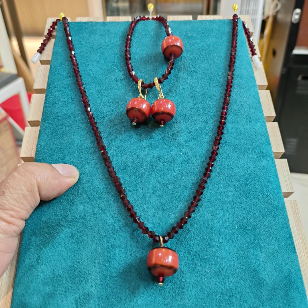 不锈钢项链  كەكرىۋا ئېلىنغان خىرىستال يۈرۈشلۈك.