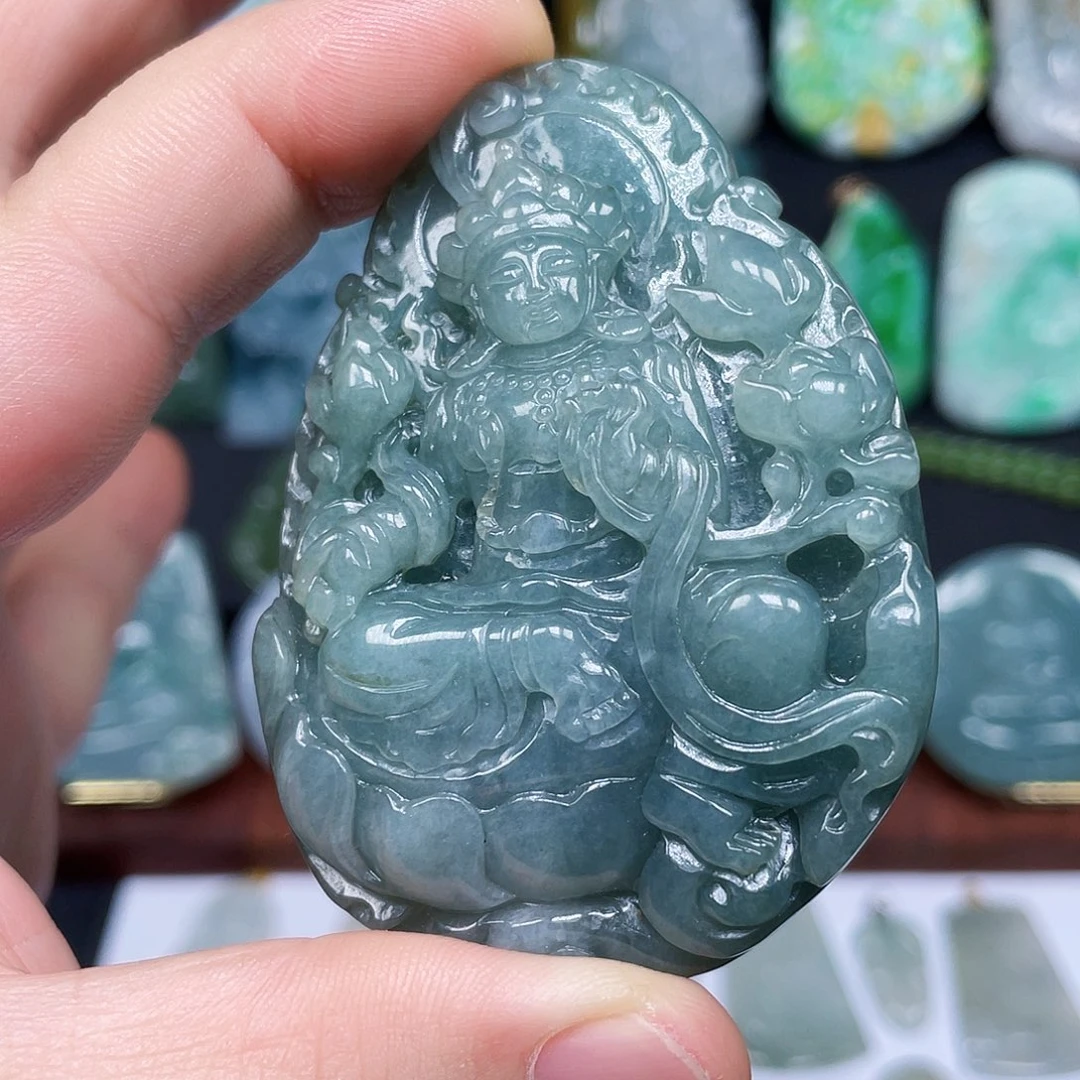 翡翠未镶嵌颈饰绿度母