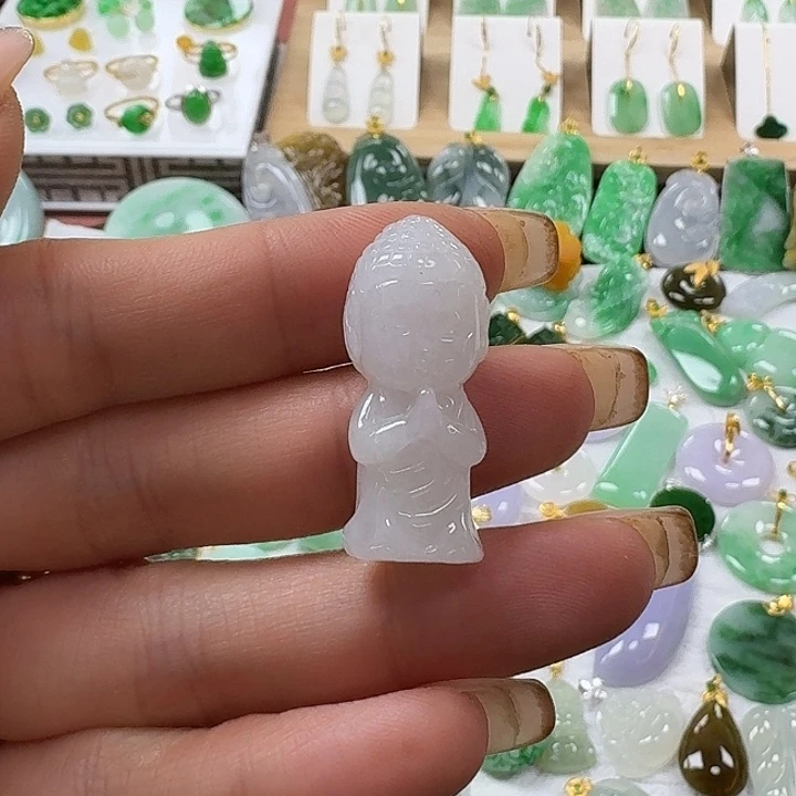 翡翠未镶嵌颈饰立体宝宝佛