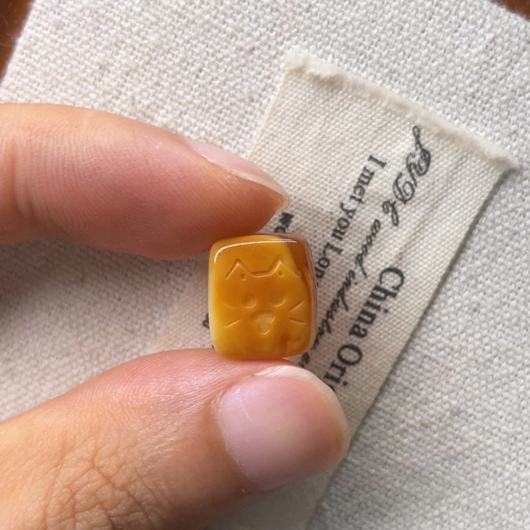 罗****未镶嵌琥珀裸石快乐猫咪